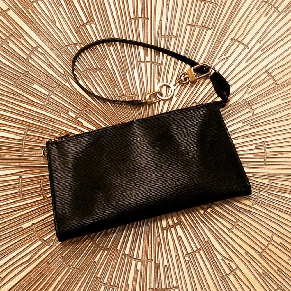 Authentic Louis Vuitton Epi Pochette & Extension